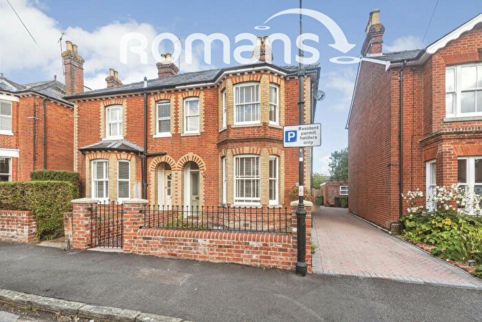 4 Bedroom Semi-Detached House To Rent In Beaconsfield Road, RG21