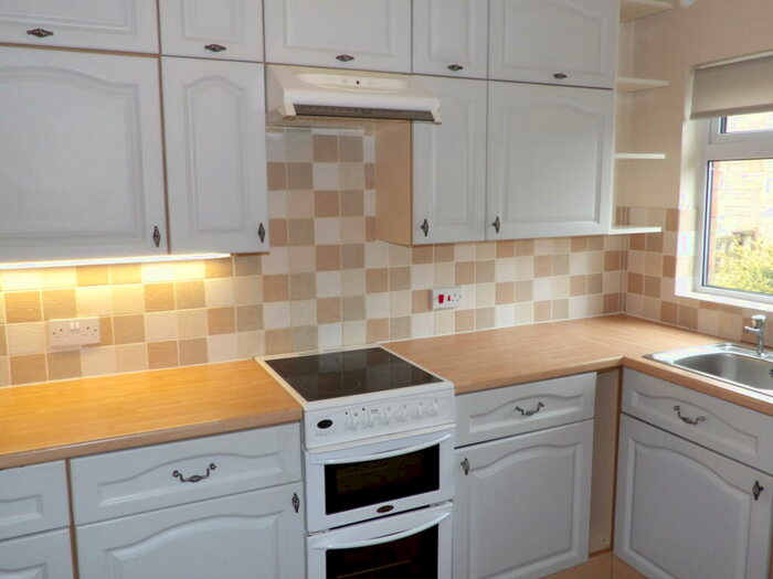 2 Bedroom Semi-Detached House To Rent In Dean Close, Wollaton, NG8