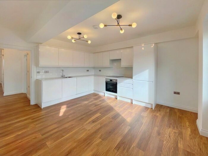 2 Bedroom Flat To Rent In High Street, Uxbridge, UB8