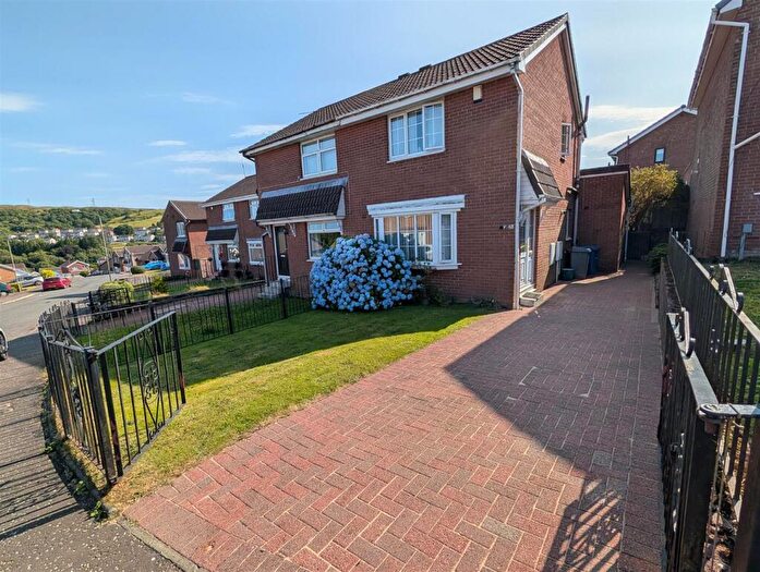 2 Bedroom Semi-Detached House For Sale In Gateside Gardens, Greenock, PA16