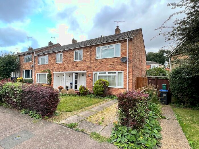 3 Bedroom End Of Terrace House To Rent In Knightsfield, Welwyn Garden City, AL8