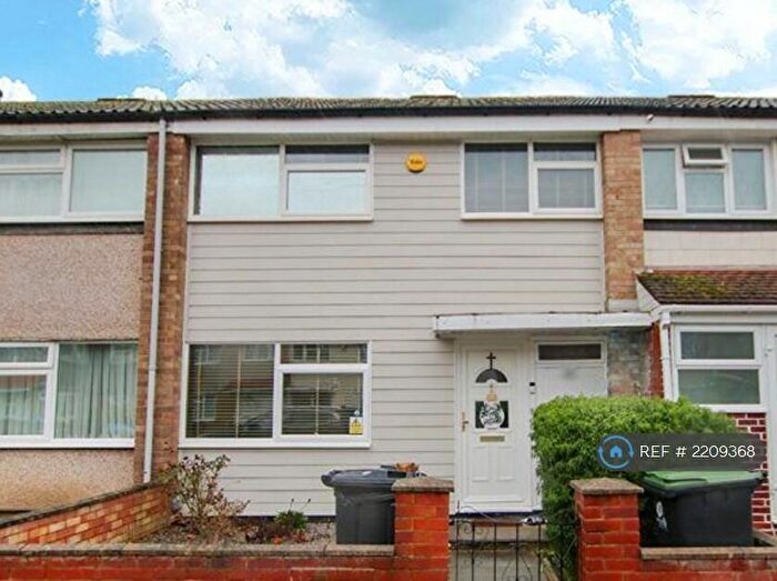 3 Bedroom Terraced House To Rent In Auckland Close, Enfield, EN1