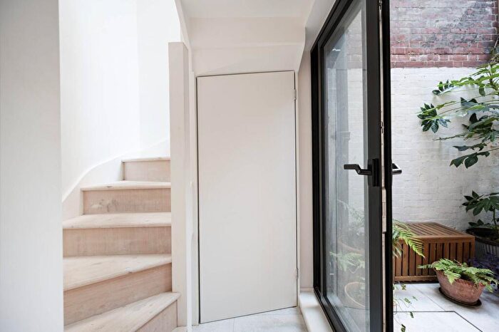 3 Bedroom End Of Terrace House For Sale In Fordham Street, Aldgate, London, E1
