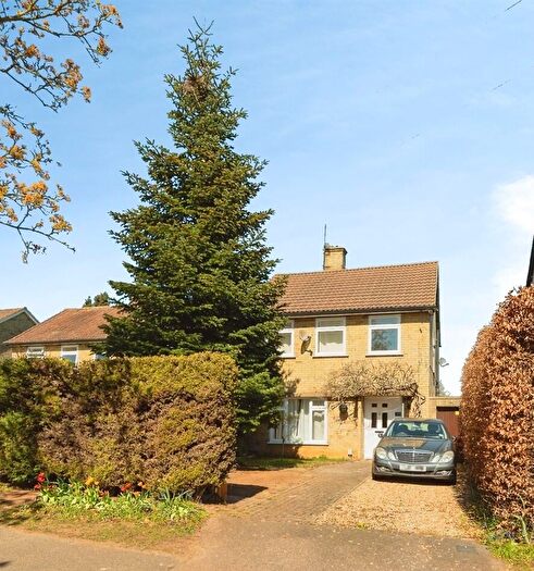 4 Bedroom Semi-Detached House For Sale In Bedford Road, Letchworth Garden City, SG6