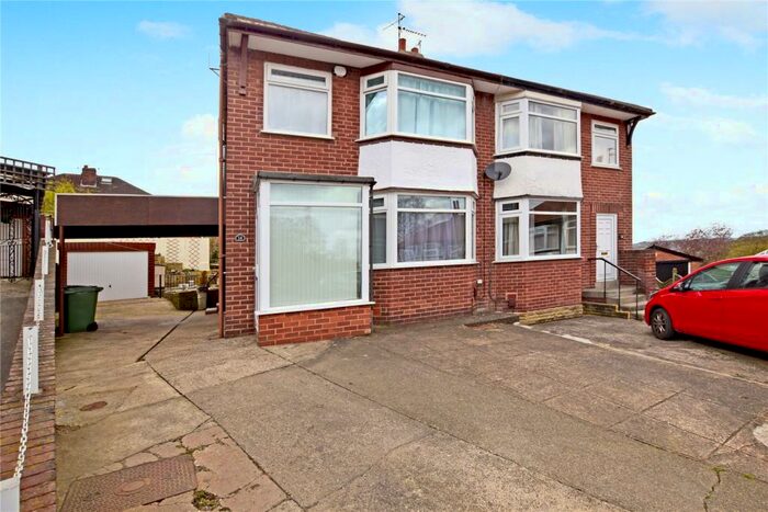 3 Bedroom Semi-Detached House To Rent In Gotts Park View, Leeds, LS12