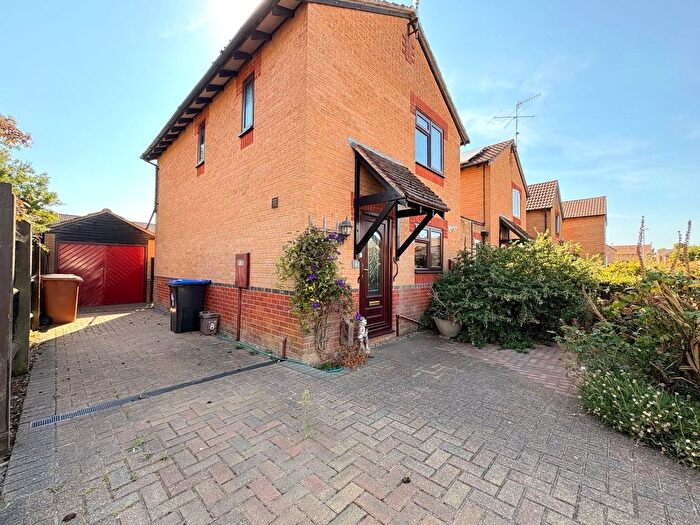 3 Bedroom Detached House For Sale In Laburnum Close, Woodford Halse, Northamptonshire, NN11