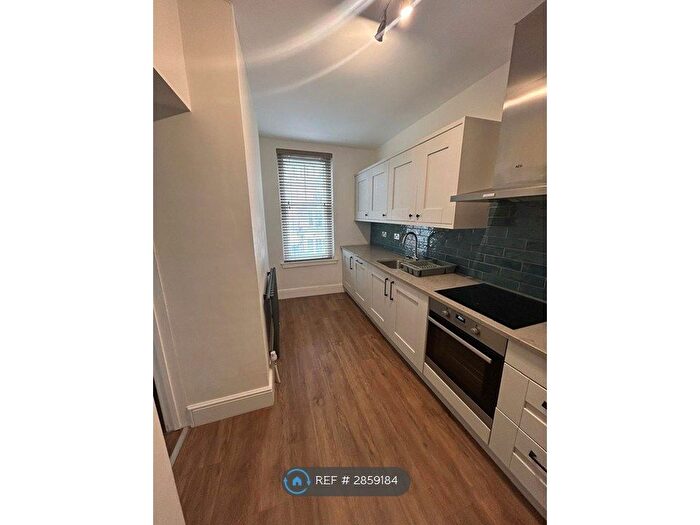 1 Bedroom Flat To Rent In Penrhyn Road, Colwyn Bay, LL29