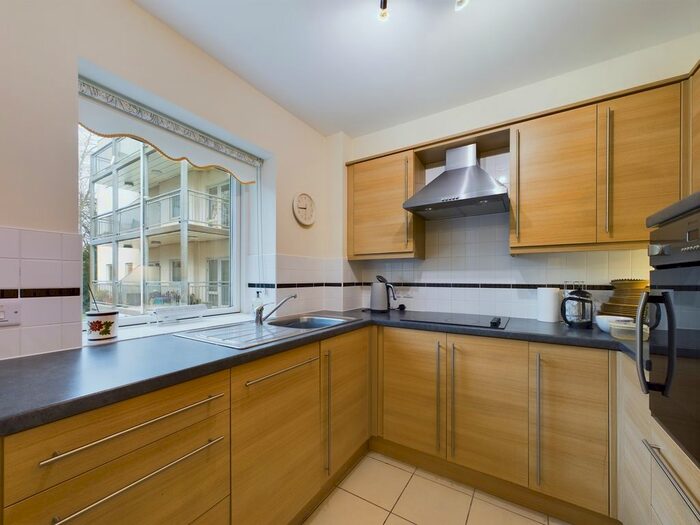2 Bedroom Flat For Sale In Singer Court, Manor Crescent, Paignton, TQ3