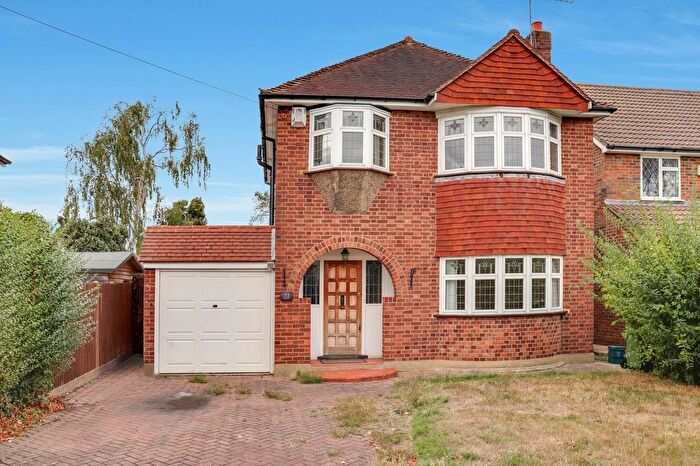 3 Bedroom Detached House For Sale In Green Lane, Shepperton, TW17