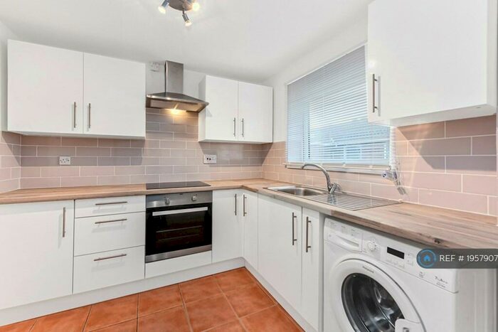 2 Bedroom Flat To Rent In Meads Court, London, E15