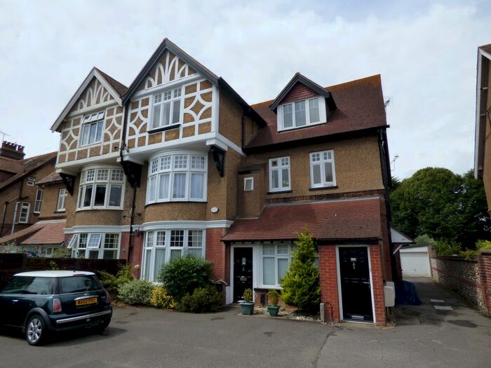 1 Bedroom Flat To Rent In Norfolk Road, Littlehampton BN17