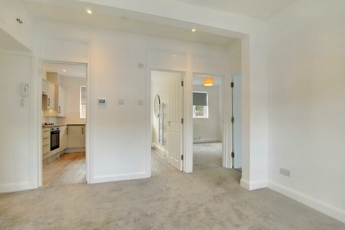 2 Bedroom Flat To Rent In Ravensbourne Court, (), Catford, SE6