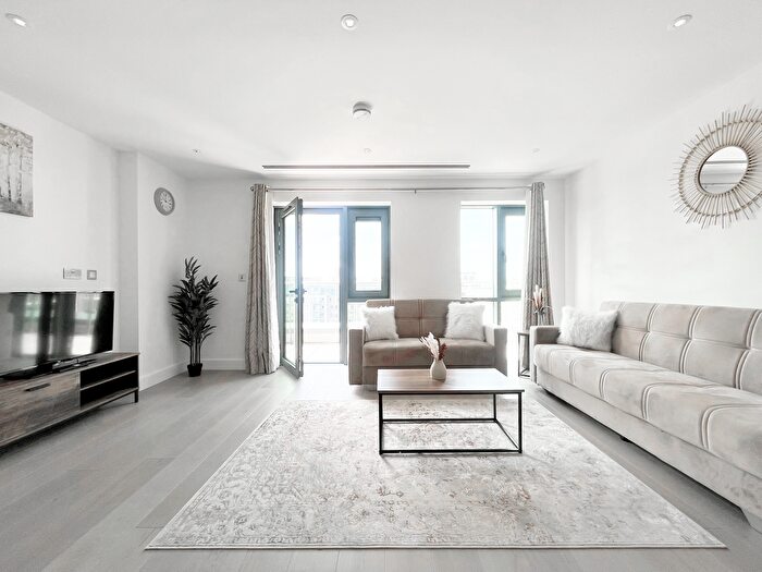 3 Bedroom Flat To Rent In Beaufort Square, London, NW9