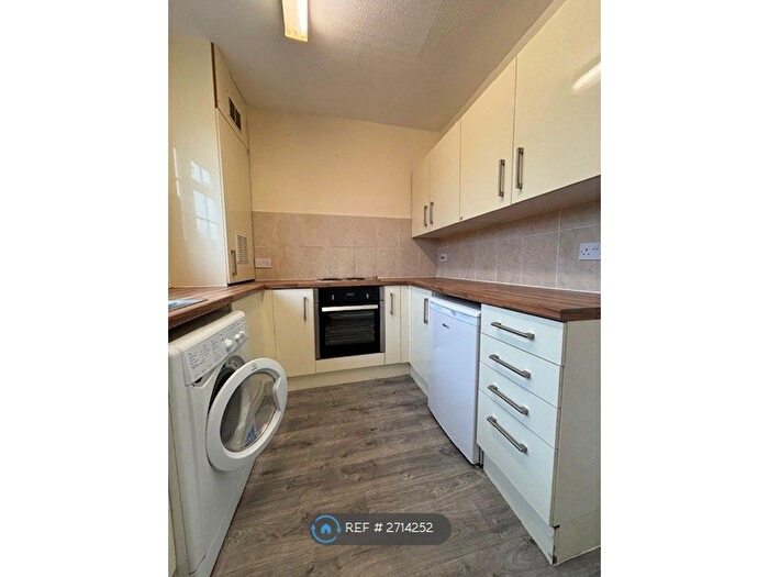 2 Bedroom Flat To Rent In Russell Street, Reading, RG1