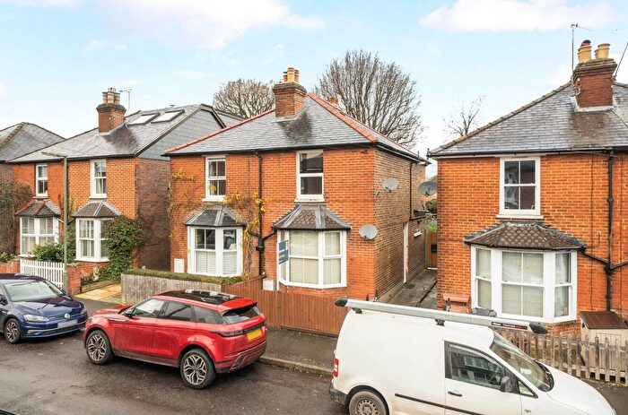 1 Bedroom Flat For Sale In Godalming, Surrey, GU7
