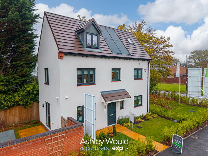 3 Bedroom Semi Detached House For Sale In Sheldon Drive, Birmingham, B31