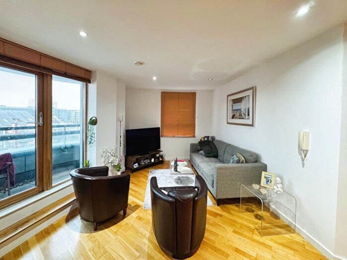 2 Bedroom Flat To Rent In Gateway West, East Street, Leeds, LS9