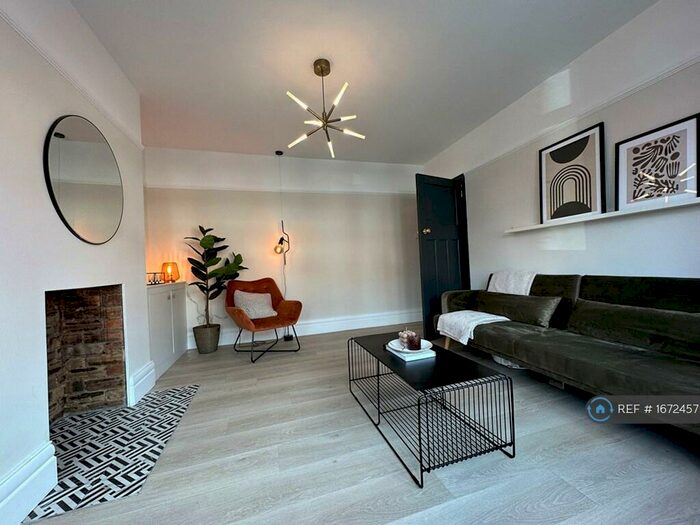 2 Bedroom Flat To Rent In Heaton Road, Newcastle Upon Tyne, NE6