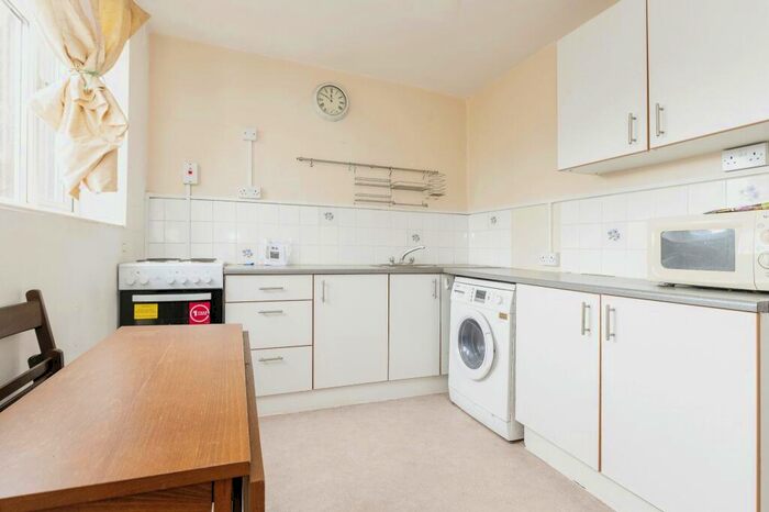 1 Bedroom Flat For Sale In High Street South, Dunstable, Bedfordshire, LU6