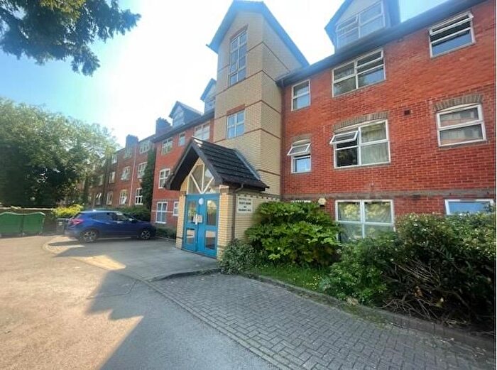 2 Bedroom Flat To Rent In Muirfield Close, Reading, RG1