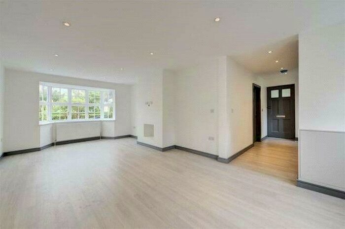 3 Bedroom Flat To Rent In Brookland Rise, Hampstead Garden Suburb, NW11