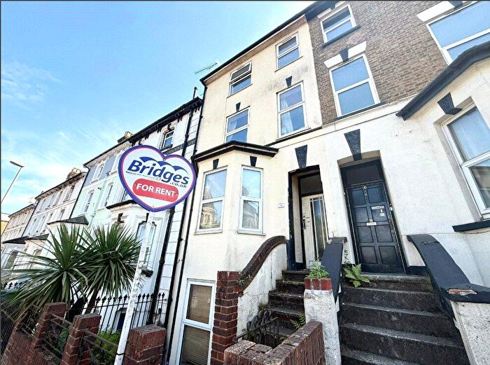 2 Bedroom Maisonette To Rent In Queens Road, Aldershot, Hampshire, GU11