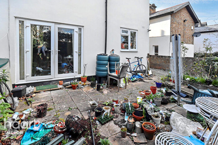 1 Bedroom Maisonette For Sale In St James Road, Sutton, SM1