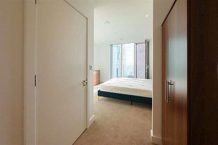 2 Bedroom Apartment To Rent In The Blade, M15