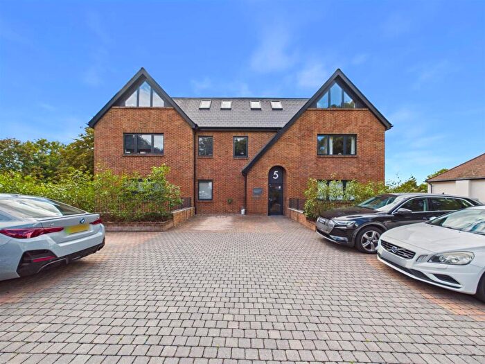 2 Bedroom Flat For Sale In Highland Road, Purley, CR8
