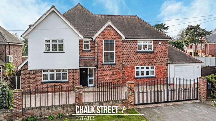 5 Bedroom Detached House For Sale In Oakwood Chase, Emerson Park, RM11