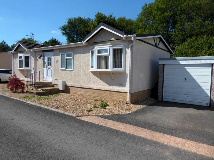 2 Bedroom Mobile/park Home For Sale In Clock Inn Park, Lydeway, Devizes, Wiltshire, SN10