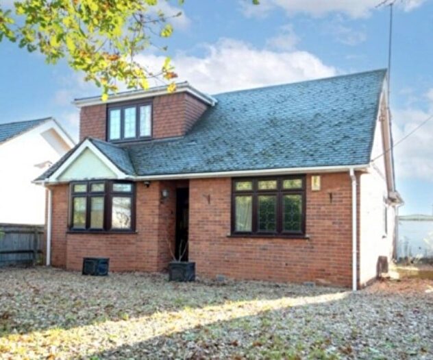 4 Bedroom Detached House For Sale In Barkham Road, Wokingham, RG41