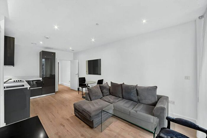 Studio To Rent In Plumstead Road, London, SE18