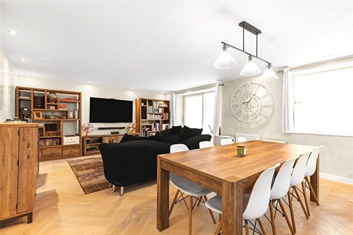 2 Bedroom Flat To Rent In Carlton Drive, Putney, London, SW15