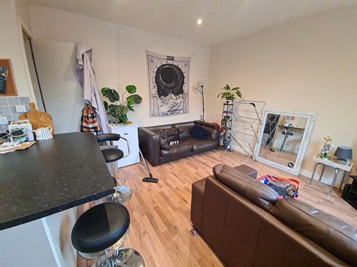 3 Bedroom Semi-detached House To Rent In Beechwood Row, Leeds, LS4