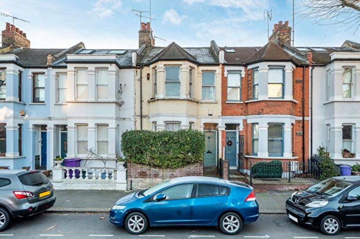 3 Bedroom Detached House For Sale In Wrexham Road, Bow, London, E3