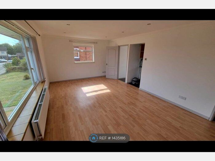 2 Bedroom Maisonette To Rent In Brecon Road, Woodley, Reading, RG5