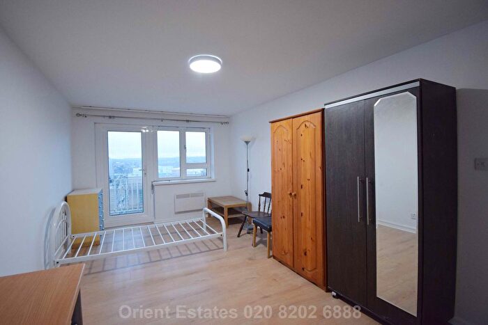 2 Bedroom Flat To Rent In Upper Fosters, London, NW4