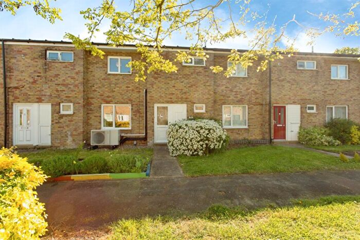 3 Bedroom Terraced House For Sale In Craister Court, Cambridge, CB4
