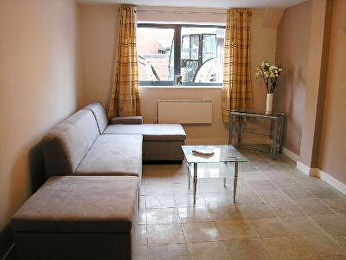 2 Bedroom Flat To Rent In Cross Granby Terrace, Leeds, LS6