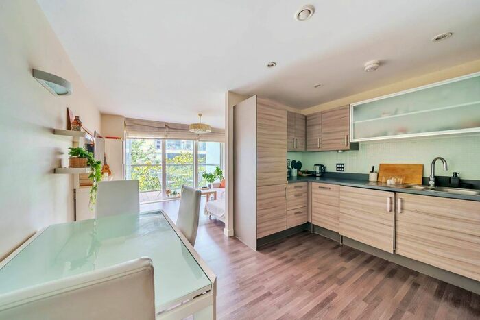 2 Bedroom Flat To Rent In Dance Square, Clerkenwell, London, EC1V