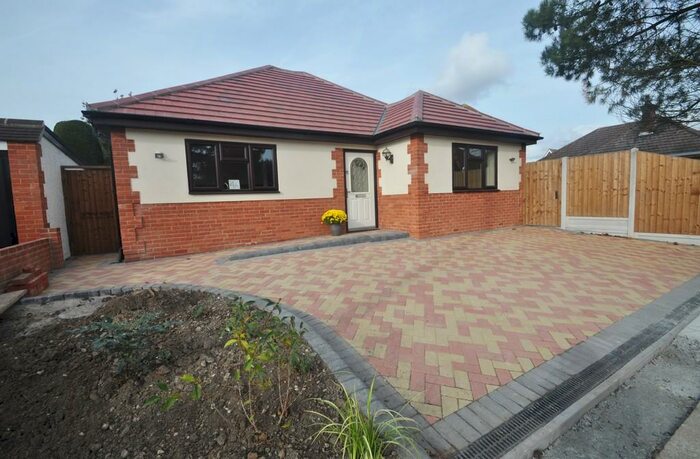 2 Bedroom Detached Bungalow To Rent In Lynton Road, Hadleigh, SS7