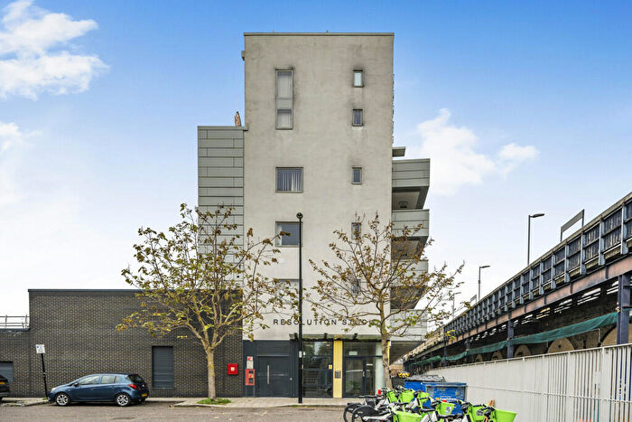 2 Bedroom Apartment For Sale In Tidemill Way, London, SE8