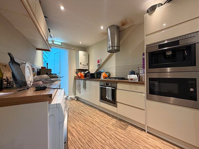 3 Bedroom Flat To Rent In Miskin Street, Cathays, CF24