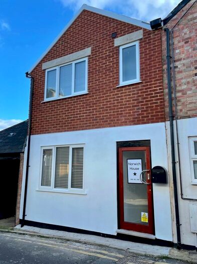 3 Bedroom Terraced House To Rent In St. Michaels Road, Bournemouth, BH2