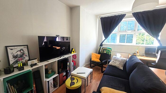 1 Bedroom Flat To Rent In Gordon Road, Ealing, W5