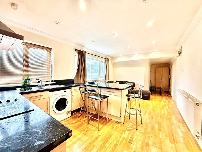 1 Bedroom Flat To Rent In The Lindens, Queens Walk, Ealing, London, W5