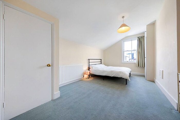 2 Bedroom Flat To Rent In Tantallon Road, Balham, London, SW12