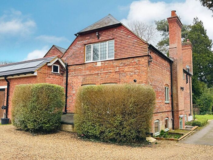 2 Bedroom Flat To Rent In Reading Road, Cholsey, OX10