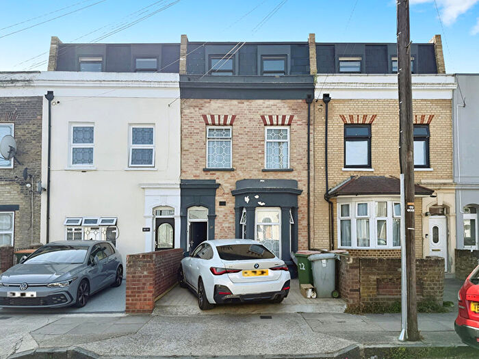 6 Bedroom Terraced House To Rent In Westbury Road, London, E7
